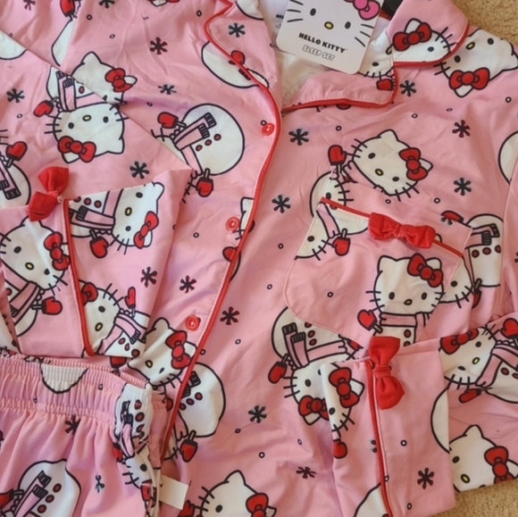Hello Kitty Christmas Sleep Set 🎄 - Picture 3 of 5
